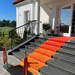 La Rose Bed & Breakfast