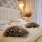 La Rose Bed & Breakfast 4*