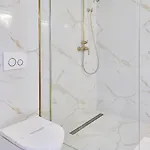 La Rose Bed & Breakfast