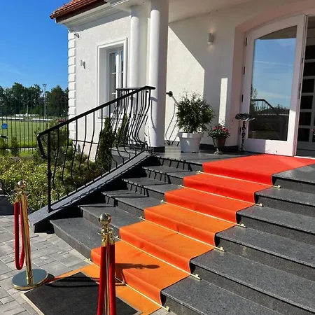 La Rose Bed & Breakfast