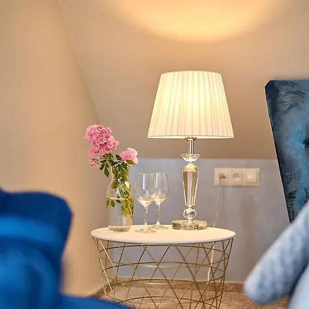 La Rose Bed & Breakfast *