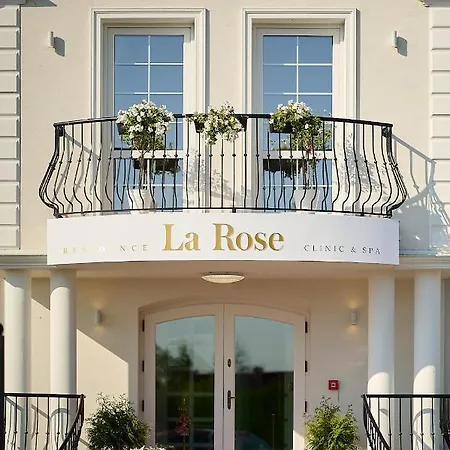 Alojamento de Acomodação e Pequeno-almoço La Rose 4*