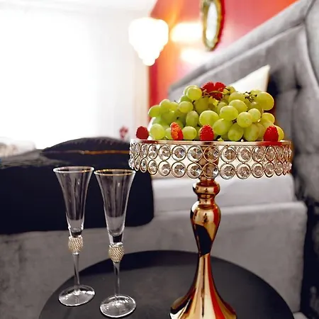 La Rose Bed & Breakfast