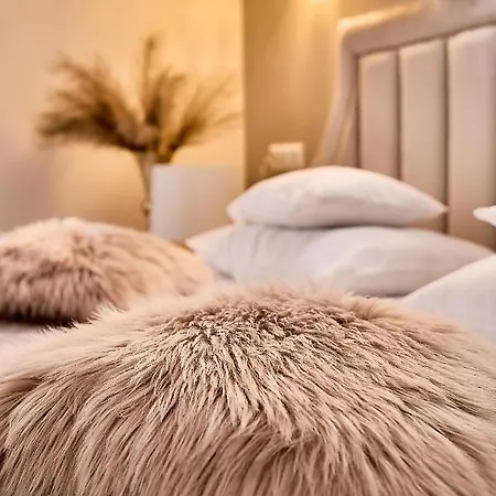 La Rose Bed & Breakfast *
