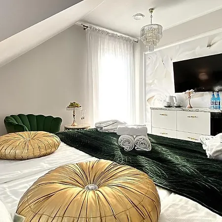 La Rose Bed & Breakfast *